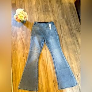 No boundaries bell bottom jeans size 3-5